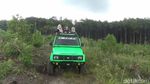 Offroad Menjelajahi Sungai dan Hutan di Kaki Gunung Semeru
