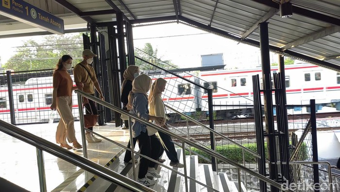 Revitalisasi Stasiun Jurangmangu di Pondok Aren, Tangerang Selatan, Banten selesai dilaksanakan. Begini wajah Stasiun Jurangmangu.