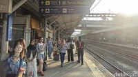 Proses revitalisasi dilakukan oleh PT Jaya Real Property sejak Juni 2024. Biaya revitalisasi stasiun ini diperkirakan memakan anggaran Rp 6 miliar.