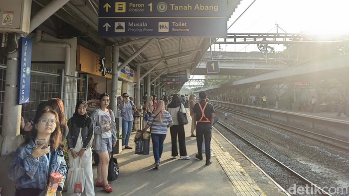 Revitalisasi Stasiun Jurangmangu di Pondok Aren, Tangerang Selatan, Banten selesai dilaksanakan. Begini wajah Stasiun Jurangmangu.