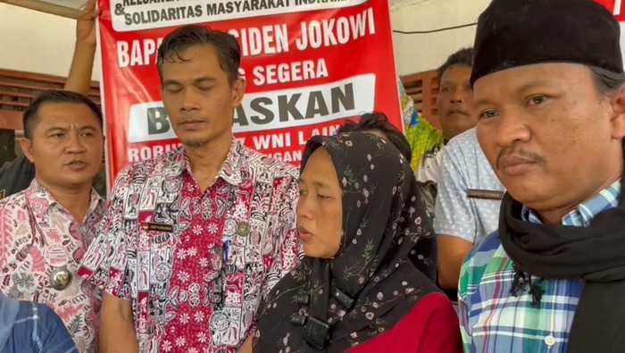Yuli Asmi, istri mantan anggota DPRD Indramayu yang kini masih terjebak di Myanmar