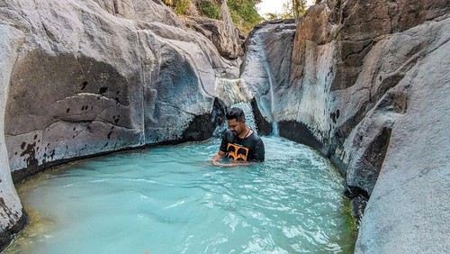 Air Terjun Batu Kapal di Desa Horowura, Kecamatan Adonara Tengah, Flores Timur, NTT.