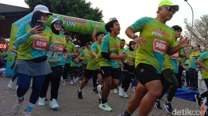 Keseruan Alazka Charity Fun Run, 800 Peserta Ikut Ajang Lari sambil Berbagi Donasi