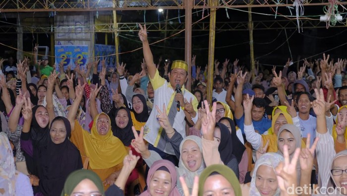 Ketua DPD II Golkar Soppeng Andi Kaswadi Razak mengampanyekan paslon nomor urut 2, Suwardi Haseng-Selle Ks Dalle di Takkalala.