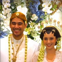 Anggika melangsungkan akad nikah pada Minggu, (13/10/2024). Dalam foto dan video yang diunggah, aktris keturunan Swiss tersebut terlihat manglingi dengan kebaya putih.   Foto: Instagram @ervandergregory