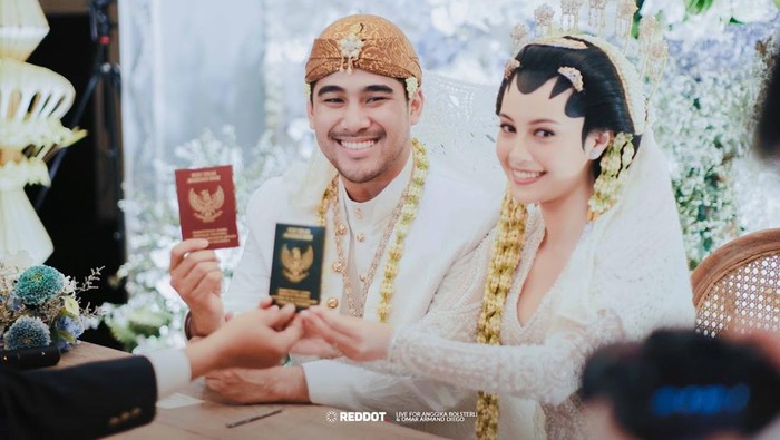 Anggika Bolsterli menikah dengan Omar Armandiego Soeharto.