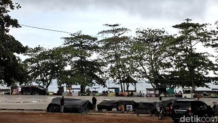 Pantai Nek Aji di Kabupaten Selatan