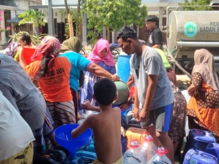 BPBD salurkan air bersih atasi kekeringan di Lamongan