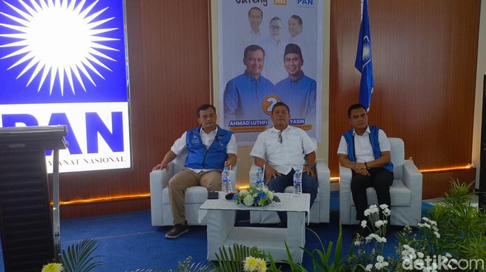 Cagub Jateng Ahmaf Luthfi di DPW PAN Jateng, Tembalang, Semarang Minggu (13/10/2024).