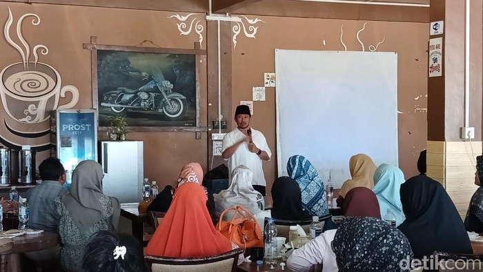 Calon Wali Kota Batam nomor urut 1, Nuryanto, membuka kegiatan UMKM di kawasan Batam Center.(Alamudin/detikcom)