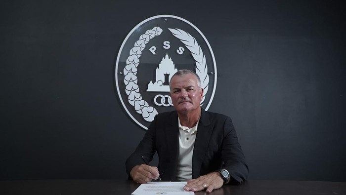Coach Mazola Junior resmi gabung PSS Sleman. Foto diunggah Minggu (13/10/2024).