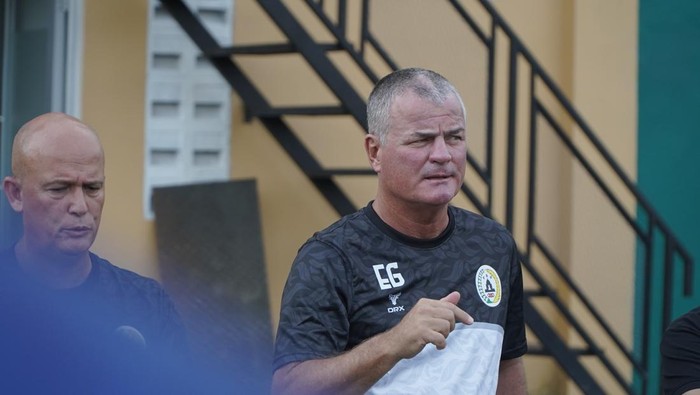 Coach Mazola Junior resmi gabung PSS Sleman. Foto diunggah Minggu (13/10/2024).