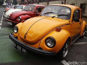 Deretan Mobil Lawas Ramaikan Festival Lintas Melawai