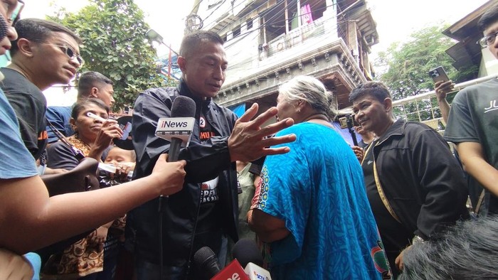 Dharma Pongrekun terima aduan lansia soal pendataan Kartu Lansia Jakarta (Maulana/detikcom)