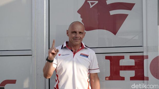 Emanuele Ventura Chief Crew Mario Suryo Aji di Moto2 Idemitsu Honda Team Asia
