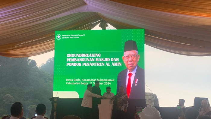 Groundbreaking masjid dan pesantren di Bogor oleh Maruf Amin dan Chairul Tanjung (Mulia/detikcom)