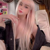 Berkat kecantikannya, Harisu memikat banyak pria. Wanita yang pernah menikahi rapper Micky Jung tersebut mengaku banyak didekati artis pria. Saat dulu masih aktif jadi artis, ia mendapatkan perhatian dari pria berbagai kalangan. Mungkin jumlahnya tidak persis 100 tapi sekitar itu. Aku menerima perhatian dari penyanyi, aktor, komedian, dan atlet, ungkapnya. Foto: Instagram Harisu