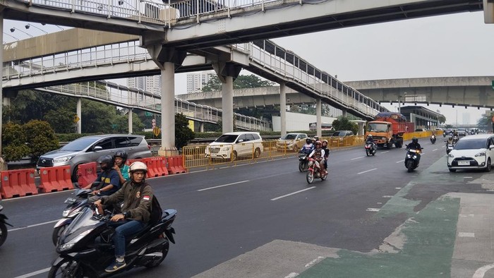 Jalan Gatot Subroto kembali dibuka (Maulana/detikcom)