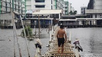 Badan Meteorologi, Klimatologi, dan Geofisika (BMKG) memprediksi awal musim hujan di Jakarta baru akan terjadi mulai akhir Oktober.