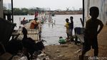 Kabur dari Cuaca Panas, Anak-anak Bermain Air