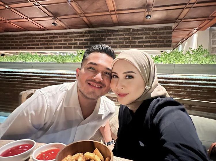 Pose Cantik Kesha Ratuliu Saat Makan di Pasar Modern hingga Restoran