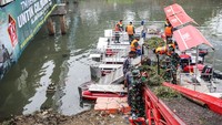 Aksi bersih-bersih sampah ini untuk memperingati HUT ke-79 TNI. 