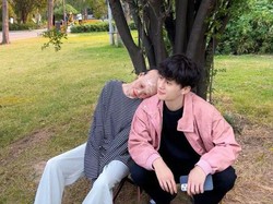 Kisah Pria Jatuh Cinta dengan Wanita Penuh Luka Bakar, Manis dan Mengharukan