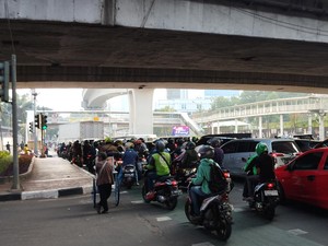 Jl Gatot Subroto ke Semanggi Ditutup Imbas JRF 2024, Lalin Arah Kuningan Macet