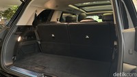 Dimensinya yang bongsor membuat Mercedes-Benz New GLS 450 nyaman untuk dihuni 7 orang penumpang. Selain itu, bagasi mobil ini juga lega dan praktis. (Foto: Muhammad Hafizh Gemilang)