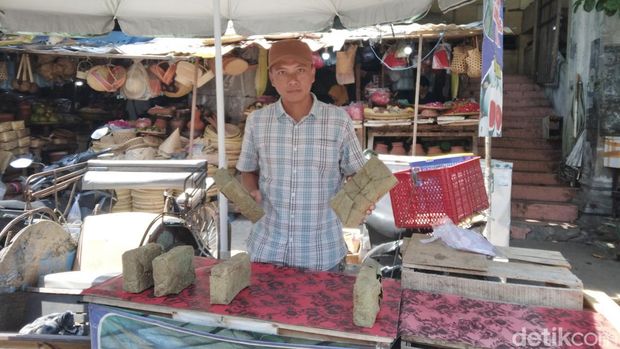 Nana penjual tempe jamblang di Cirebon