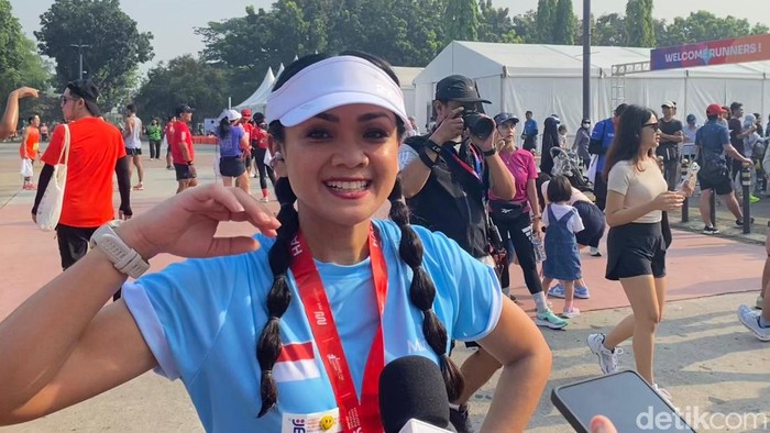 Tips Bugar Nirina Zubir, Masih Kuat Half Marathon 21 Km di Usia 44 Tahun