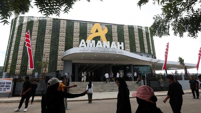 Penampakan Gedung AMANAH Aceh yang Akan Diresmikan Jokowi Suasana salah satu ruang pada gedung Aneuk Muda Aceh Unggul dan Hebat (AMANAH) Aceh yang telah selesai pembangunannya di Kawasan Industri Aceh (KIA) Ladong, Aceh Besar, Aceh, Minggu (13/10/2024). Gedung AMANAH Aceh yang direncanakan akan diresmikan Presiden Joko Widodo pada 15 Oktober 2024 itu diharapkan menjadi wadah pengembangan diri serta peningkatan kapasitas sumber daya manusia Aceh dalam bidang kreatif, riset, teknologi, industri kreatif, pendidikan, literasi, budaya dan bahasa. ANTARA FOTO/Irwansyah Putra/aww.
