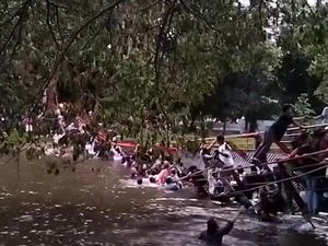 Jembatan di Taman Cadika Medan Ambruk, Pengunjung Masuk ke Danau