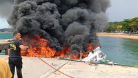 Speedboat dengan nama lambung Bela 72 itu juga ditumpangi rombongan penumpang yang akan mengawal Benny melakukan kampanye.