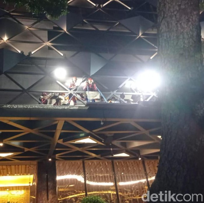 Pria Diduga Lompat dari Hotel Morazen Surabaya