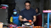 Cagub Jakarta nomor urut 1 itu sarapan bareng warga di kawasan KBT.