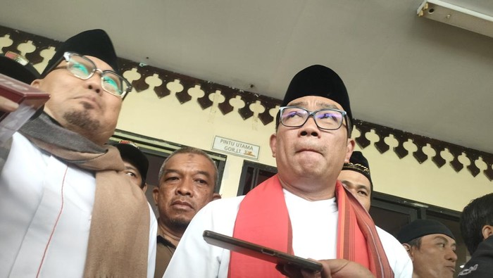 Ridwan Kamil usai menghadiri Peringatan Maulid Nabi di GOR Ciracas, Jakarta Timur, Minggu (13/10/2024).