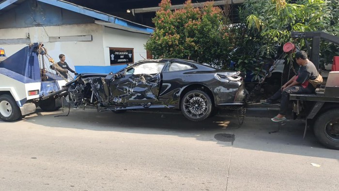 Sedan BMW terbalik di Jaksel (dok. Polisi)