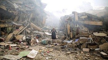 Among Rubble, salah satu hasil foto Mustafa Hassona tentang konflik Israel-Palestina yang menjuarai kategori Storyboard. Foto: Mustofa Hassona/Siena International Photo Awards 2024