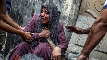 Irreplaceable karya Ali Jadallah yang memperlihatkan korban pengeboman Israel di Gaza didapuk sebagai juara umum Siena International Photo Awards 2024. Foto: Ali Jadallah/Siena International Photo Awards 2024