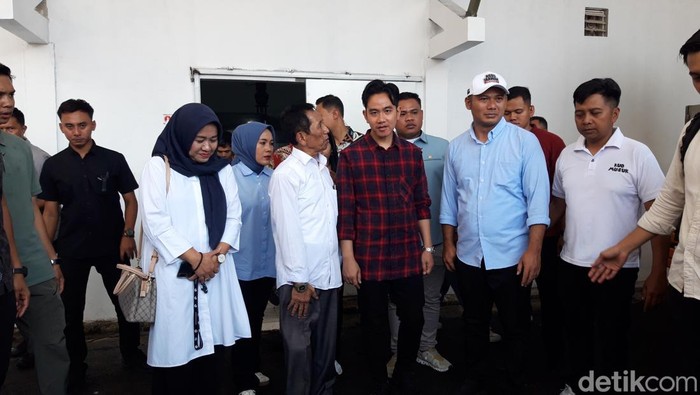 Wakil Presiden terpilih Gibran Rakabuming Raka mengunjungi KUD Musuk, Boyolali, Minggu (13/10/2024).