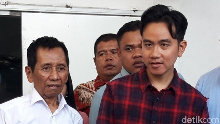 Wakil Presiden terpilih Gibran Rakabuming Raka, saat mengunjungi KUD Musuk, Boyolali Minggu (13/10/2024).