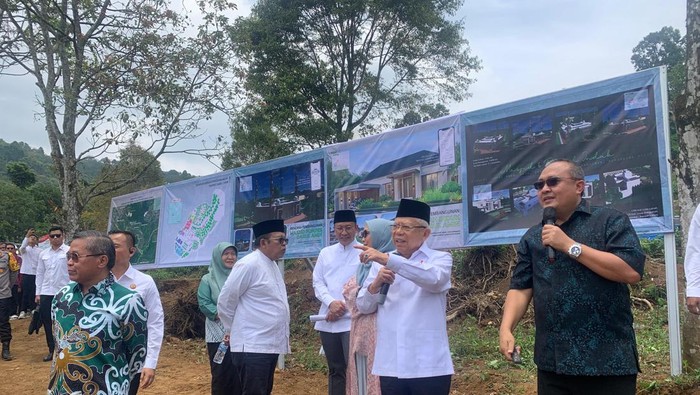 Wapres Maruf Amin saat meninjau pembangunan jalan, masjid dan ponpes di Bogor (Mulia/detikcom)