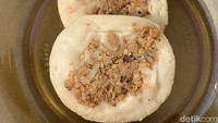 Berjualan sejak tahun 2004, Surabi Oma di Pasar Minggu, Jakarta Selatan menawarkan menu Surabi Oncom  hingga Surabi Kinca. Harganya dari Rp 13.000.  Foto: Site Culinary/Visual