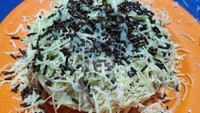 Serabi Cimut Bandung yang berjualan di Kebon Kosong, Jakarta Pusat, terkenal dengan menu surabi pandan, oncom telur sampai surabi durian. Harganya kisaran Rp 13.000. Foto: Site Culinary/Visual