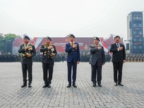 Potret Jokowi dan Prabowo Bersama Kapolri Saat Apel Operasi Mantap Brata