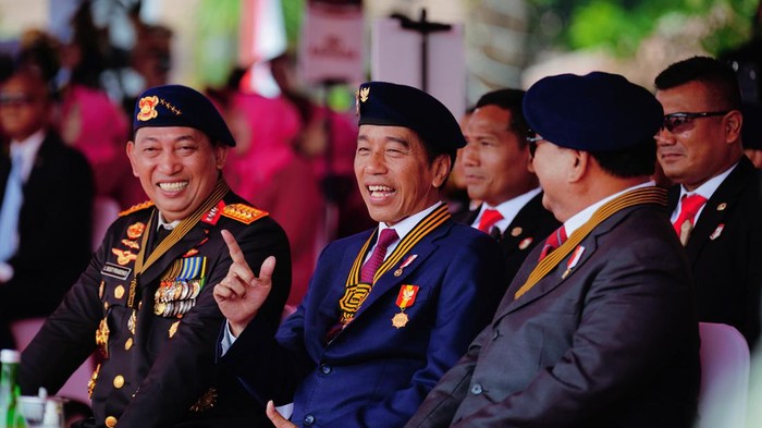 Apel Gelar Pasukan Operasi Mantap Brata dalam rangka pengamanan pengambilan sumpah Presiden dan Wapres terpilih. Apel Gelar Pasukan Operasi Mantap Brata dalam rangka pengamanan pengambilan sumpah Presiden dan Wapres terpilih.