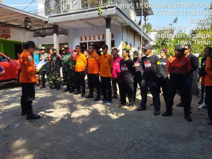 Apel tim SAR dalam rangka pencarian Mohammad Agus, pendaki asal Jakarta yang hilang di Gunung Wilis.