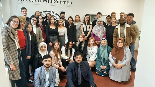 Peneliti Autis Isti Anindya bersama para peneliti mancanegara di Akkon University