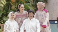 Bella Fawzi mengaku masih suka menangis usai wafatnya sang ibu, Marissa Haque pada 2 Oktober 2024. Kini ia, sang ayah, dan adiknya berusaha saling menguatkan. Foto: Instagram bellafawzi_